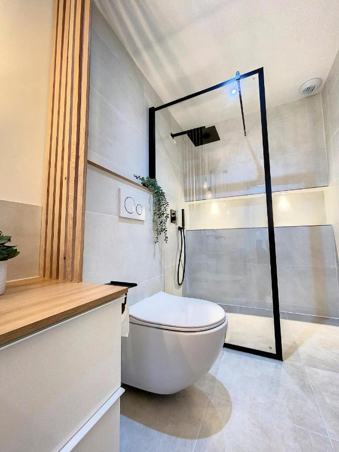 Appartchic - Appartement Standing - Plein Centre & Parking Prive Créon Exterior photo