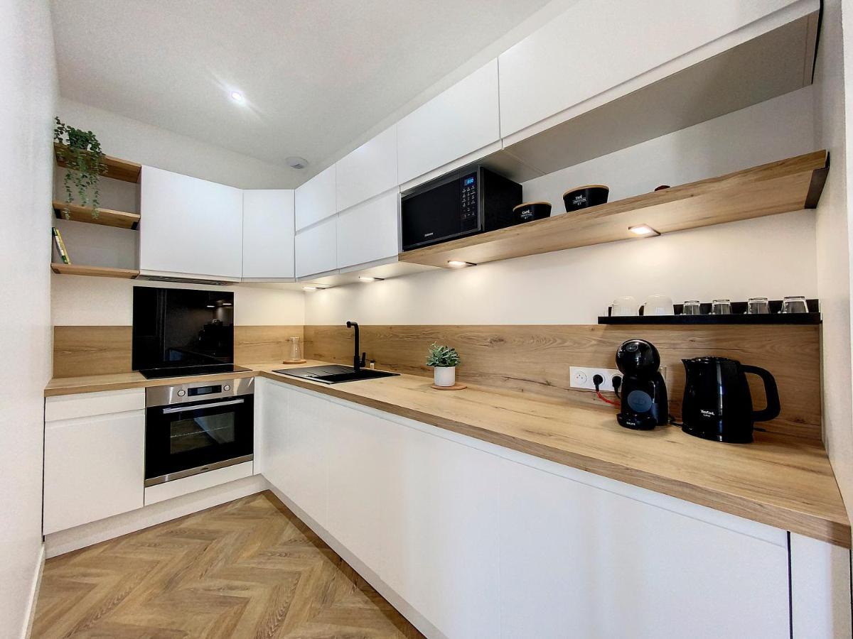 Appartchic - Appartement Standing - Plein Centre & Parking Prive Créon Exterior photo